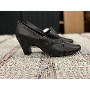 Studio Works Brown Slip-On Heels 8M 2.75" Heel Height Faux Leather Shoes